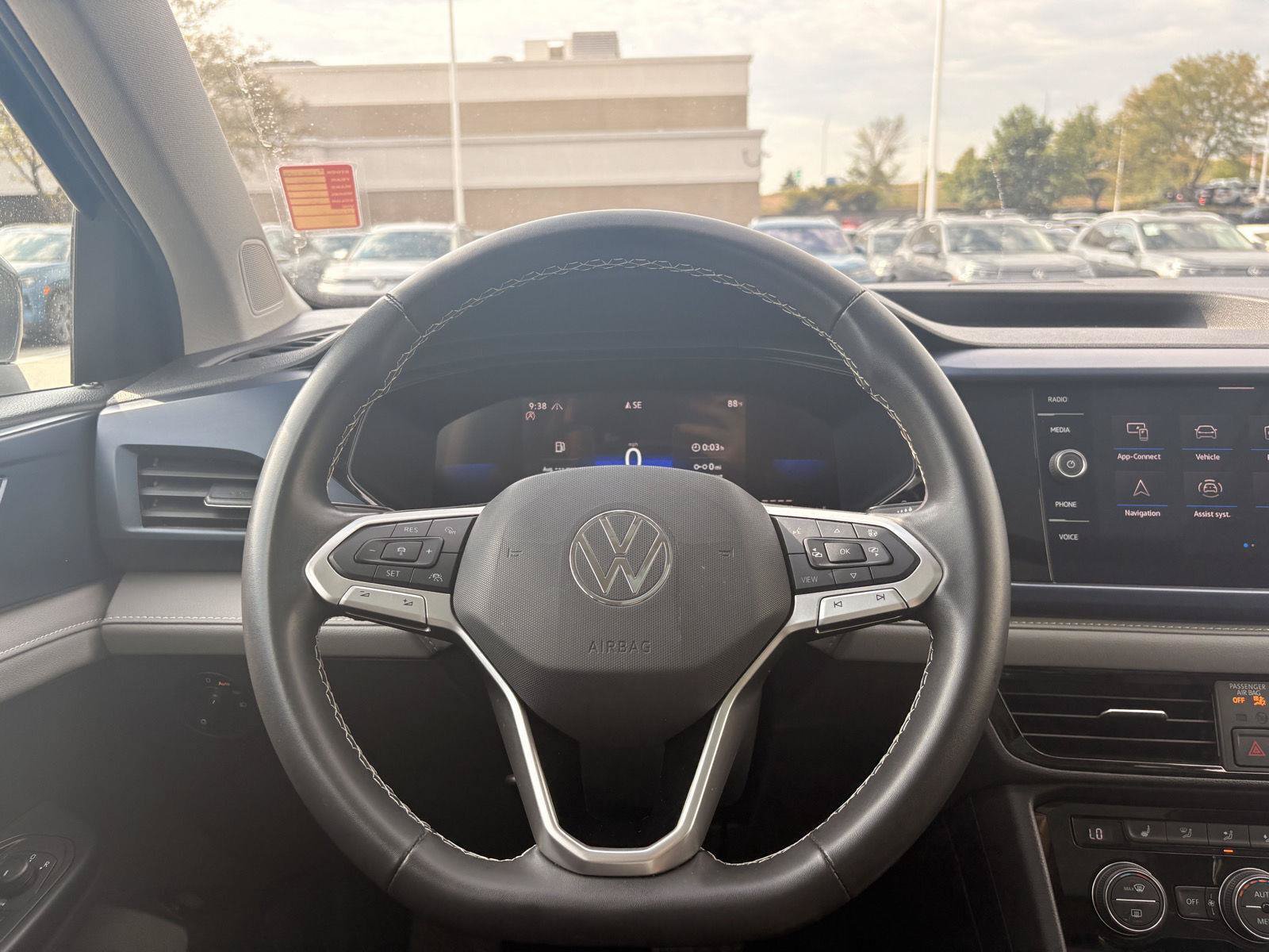Certified 2024 Volkswagen Taos SE AWD/4WD image 16