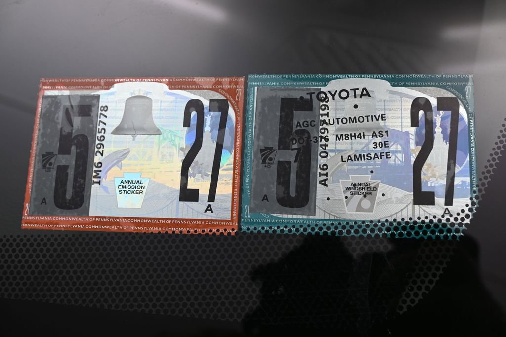 Used 2024 Toyota RAV4 XLE w/ Convenience Package FWD image 9
