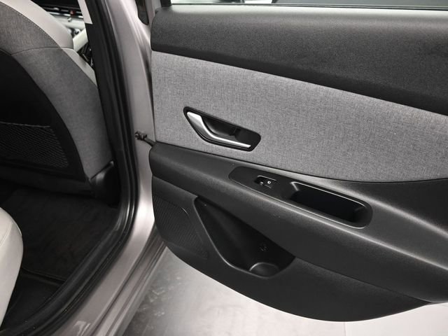 Used 2023 Hyundai Elantra Limited image 19