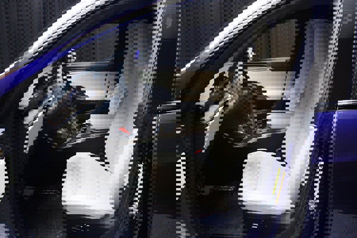 Used 2022 Tesla Model S AWD image 30