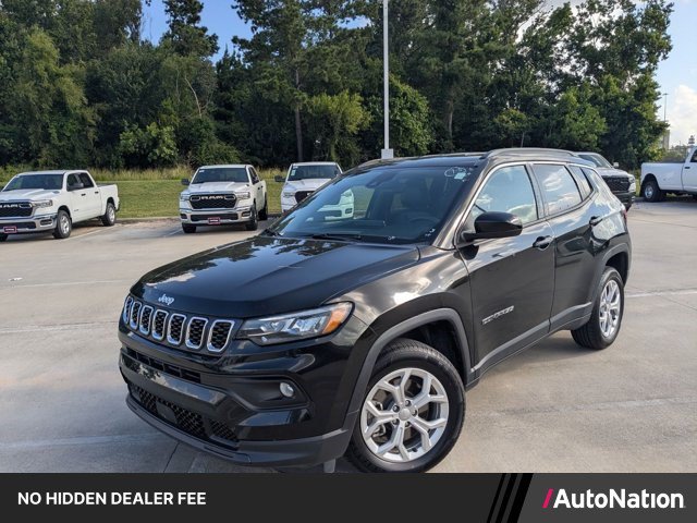 Used 2024 Jeep Compass Latitude AWD/4WD image 1