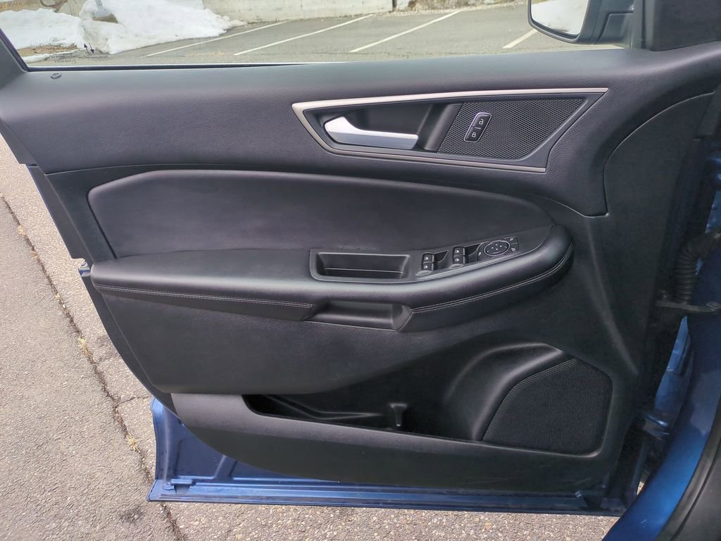 Used 2023 Ford Edge SEL image 9