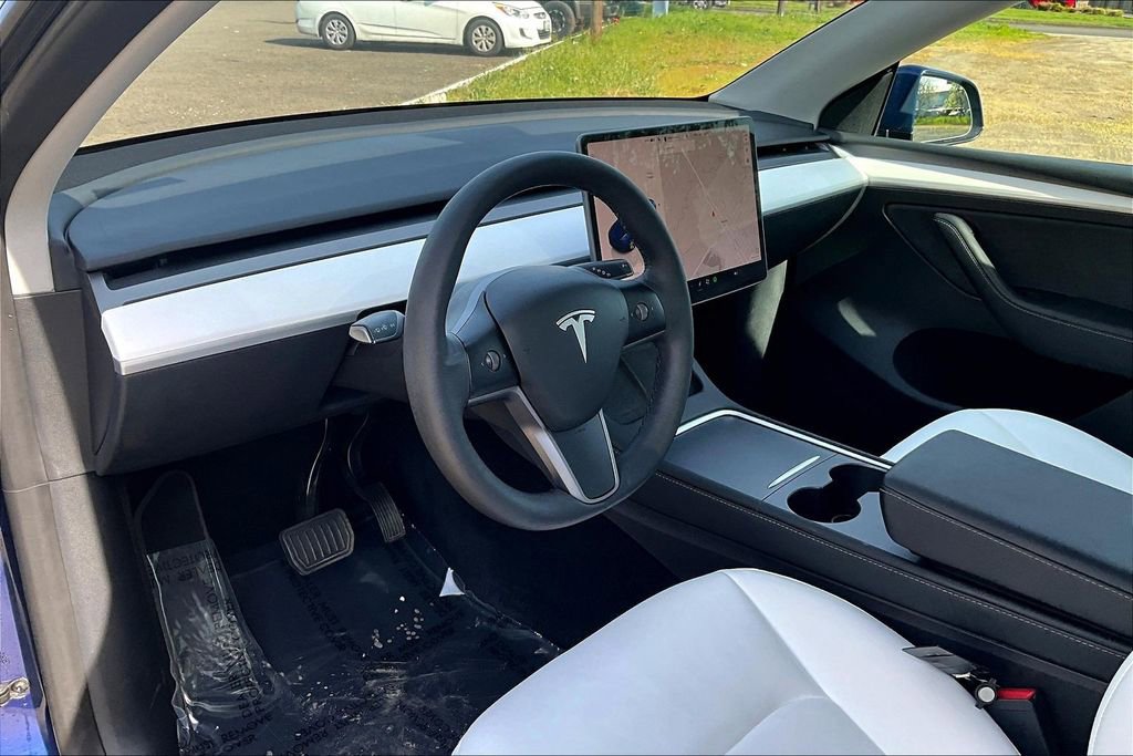Used 2023 Tesla Model Y Long Range image 18