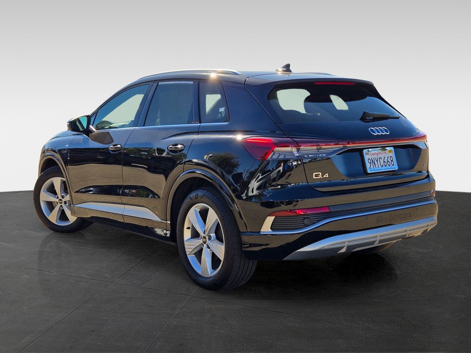 Used 2024 Audi Q4 e-tron Premium w/ Convenience Package image 6