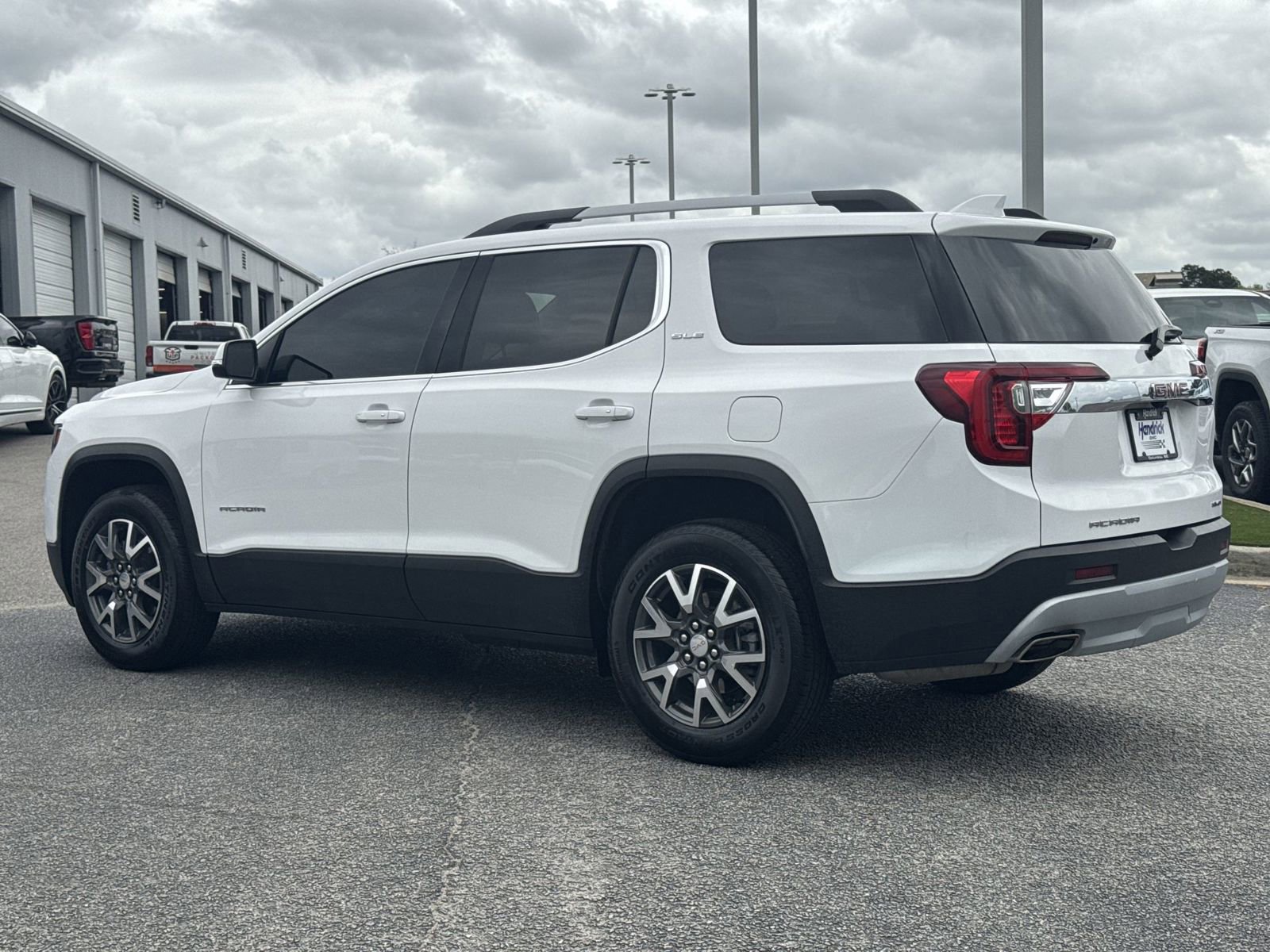 Certified 2023 GMC Acadia SLE w/ Driver Convenience Package image 8