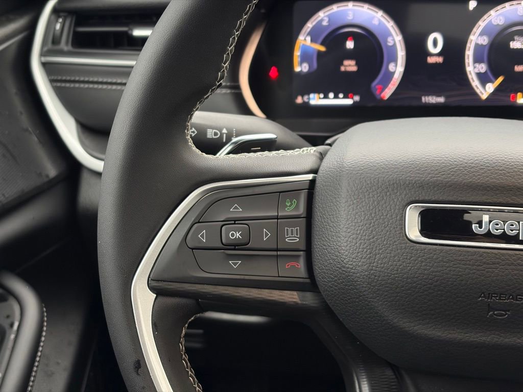 Used 2025 Jeep Grand Cherokee Laredo X image 17