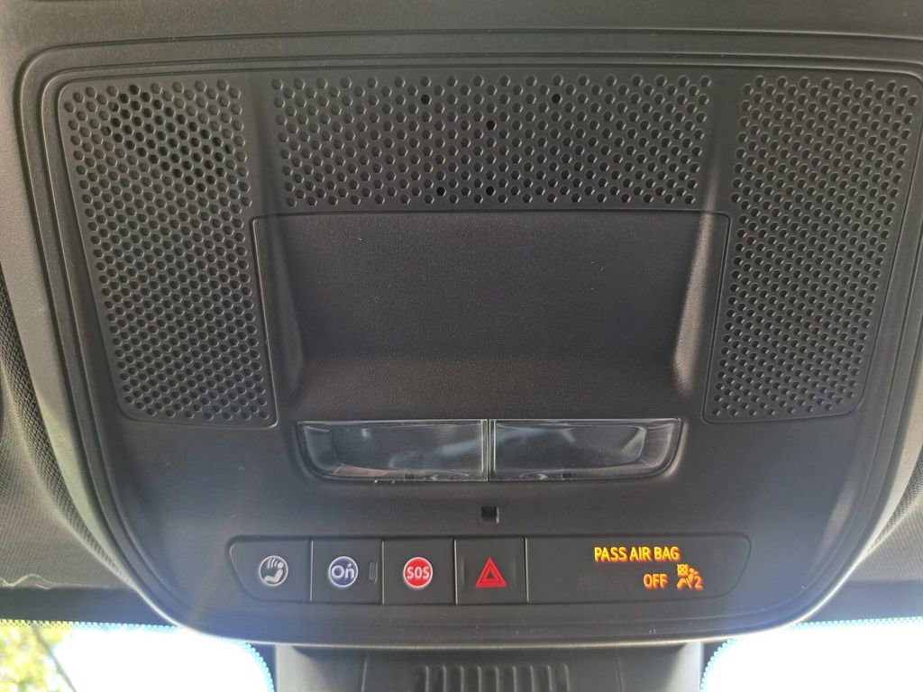 Used 2025 Chevrolet Equinox LT FWD image 16