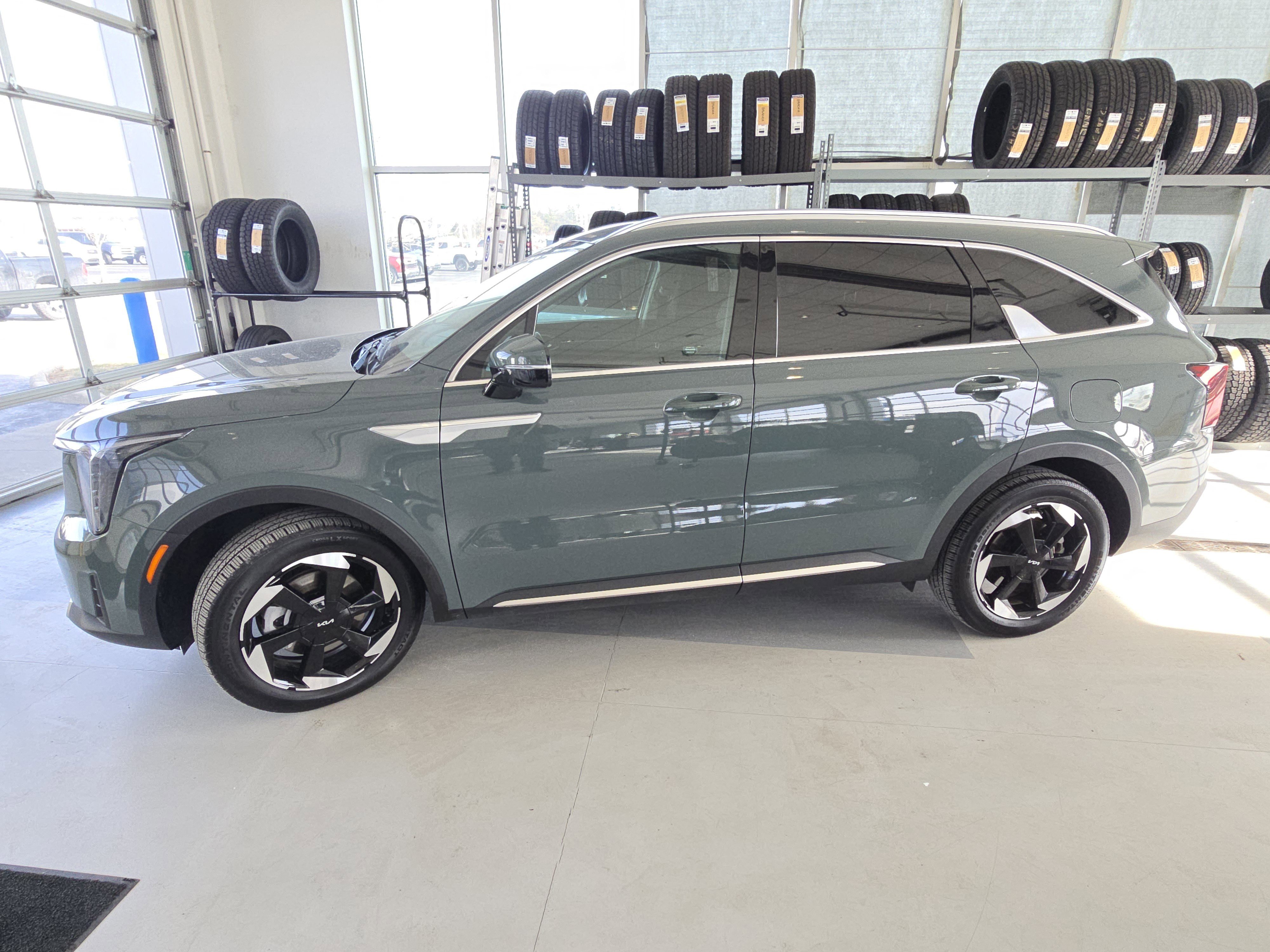 Used 2025 Kia Sorento EX image 11