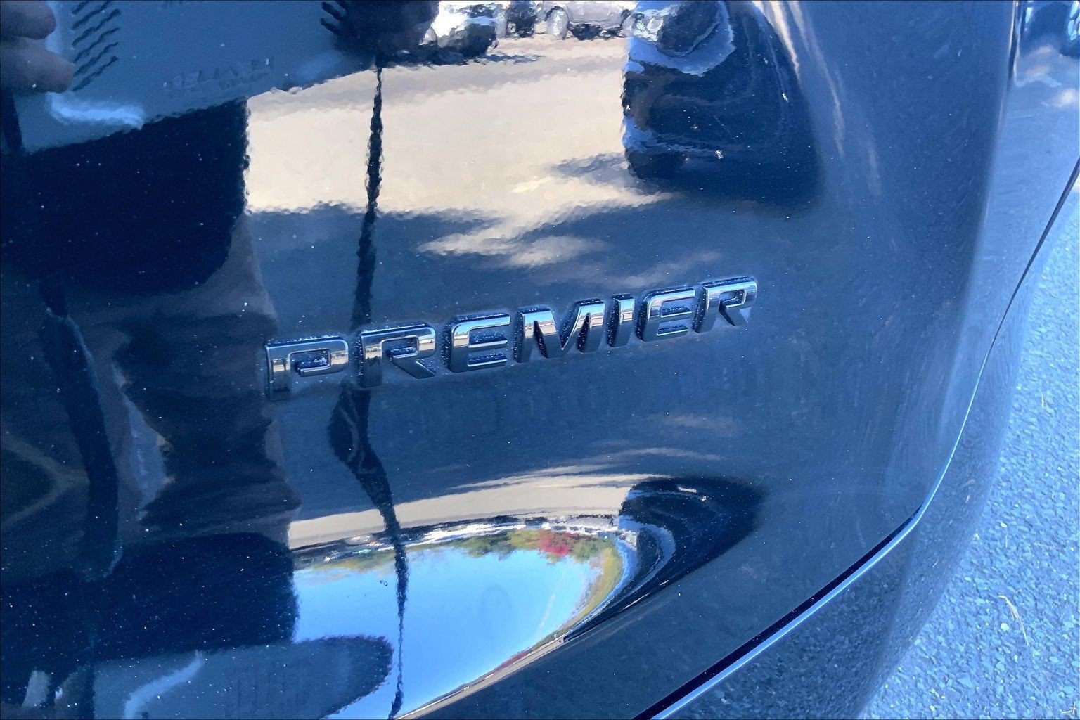 Used 2019 Chevrolet Blazer Premier w/ Sun and Wheels Package AWD/4WD image 8