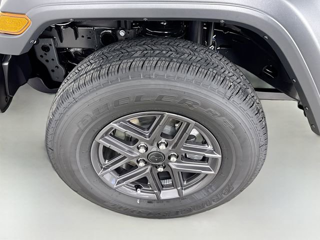 New 2025 Jeep Gladiator Sport image 32