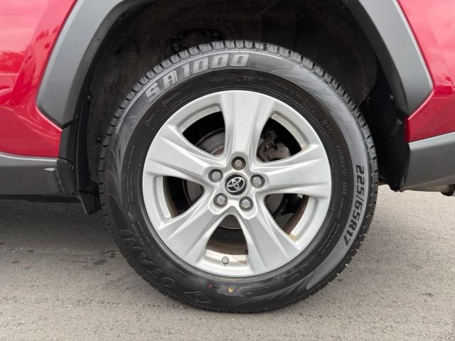 Used 2019 Toyota RAV4 XLE AWD/4WD image 25