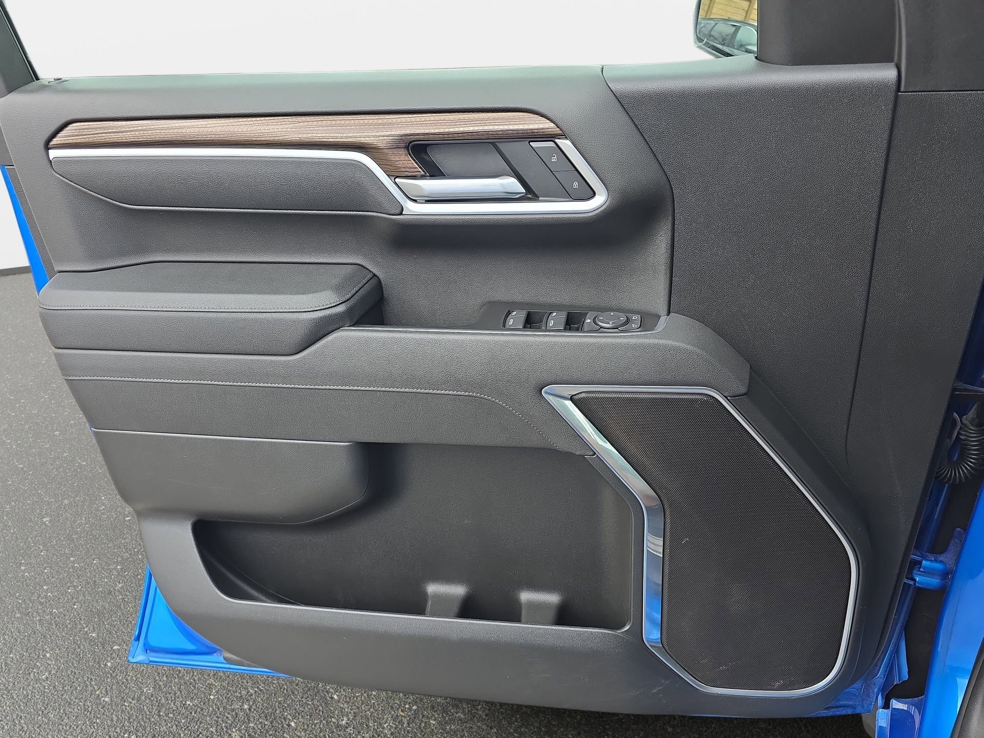 Used 2025 Chevrolet Silverado 1500 LT image 26