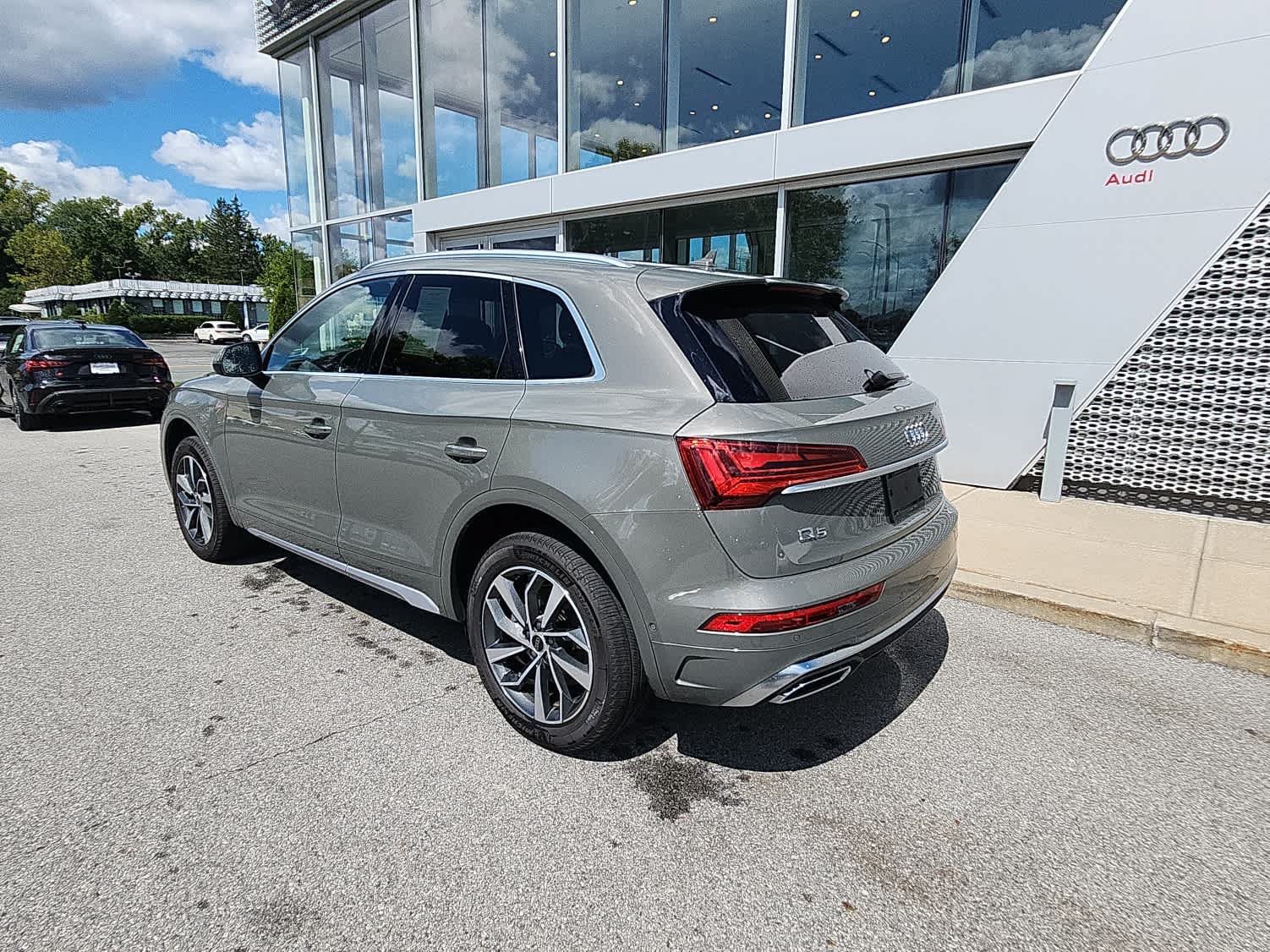 Used 2023 Audi Q5 2.0T Prestige AWD/4WD image 2