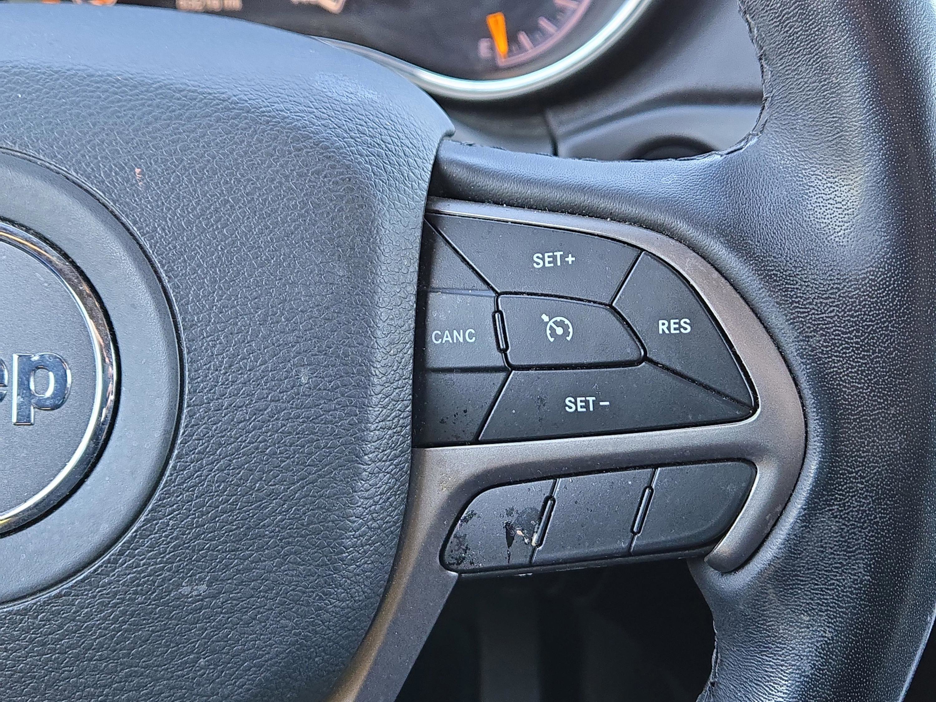 Used 2021 Jeep Grand Cherokee Limited image 25