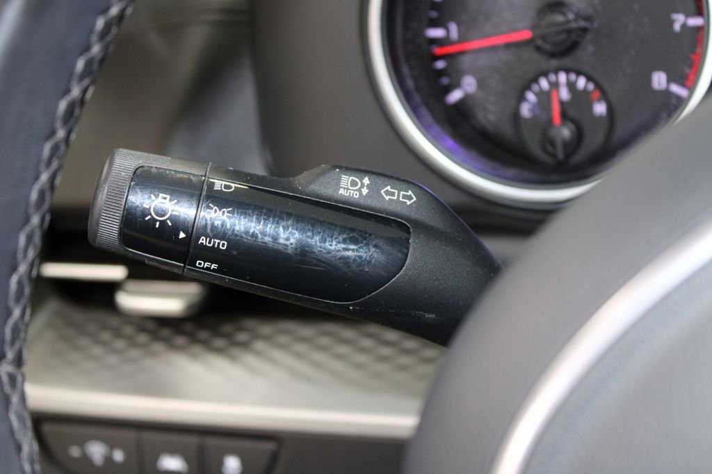 Used 2024 Kia Carnival LX image 38