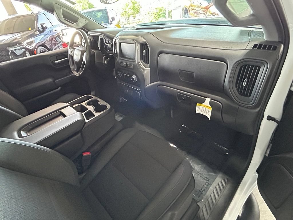 Used 2025 Chevrolet Silverado 1500 Custom w/ Turbomax Blackout Package AWD/4WD image 15