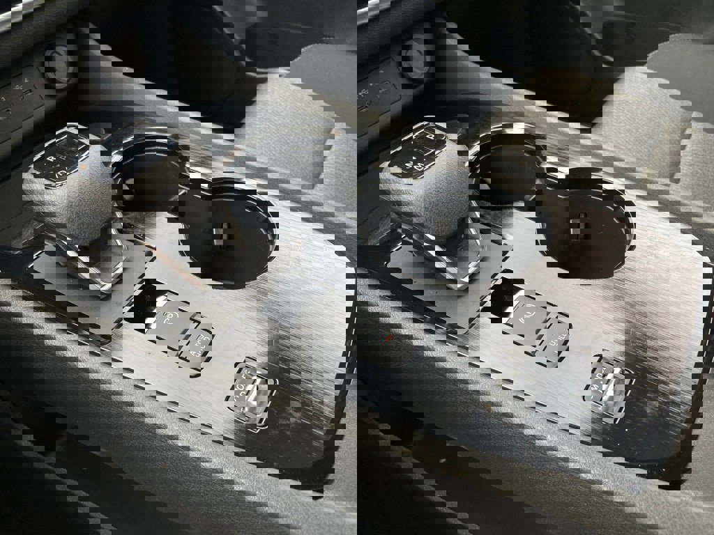 Used 2025 Nissan Rogue SV image 26