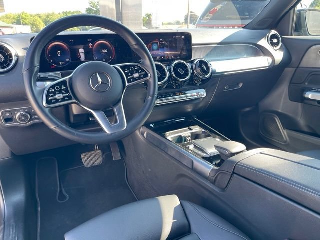 Used 2023 Mercedes-Benz GLB 250 4MATIC w/ Premium Package image 12