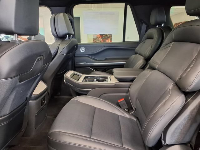 New 2026 Lincoln Navigator Reserve w/ Jet Appearance Package AWD/4WD image 8