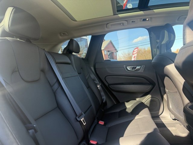 Used 2018 Volvo XC60 T6 Momentum w/ Convenience Package image 22