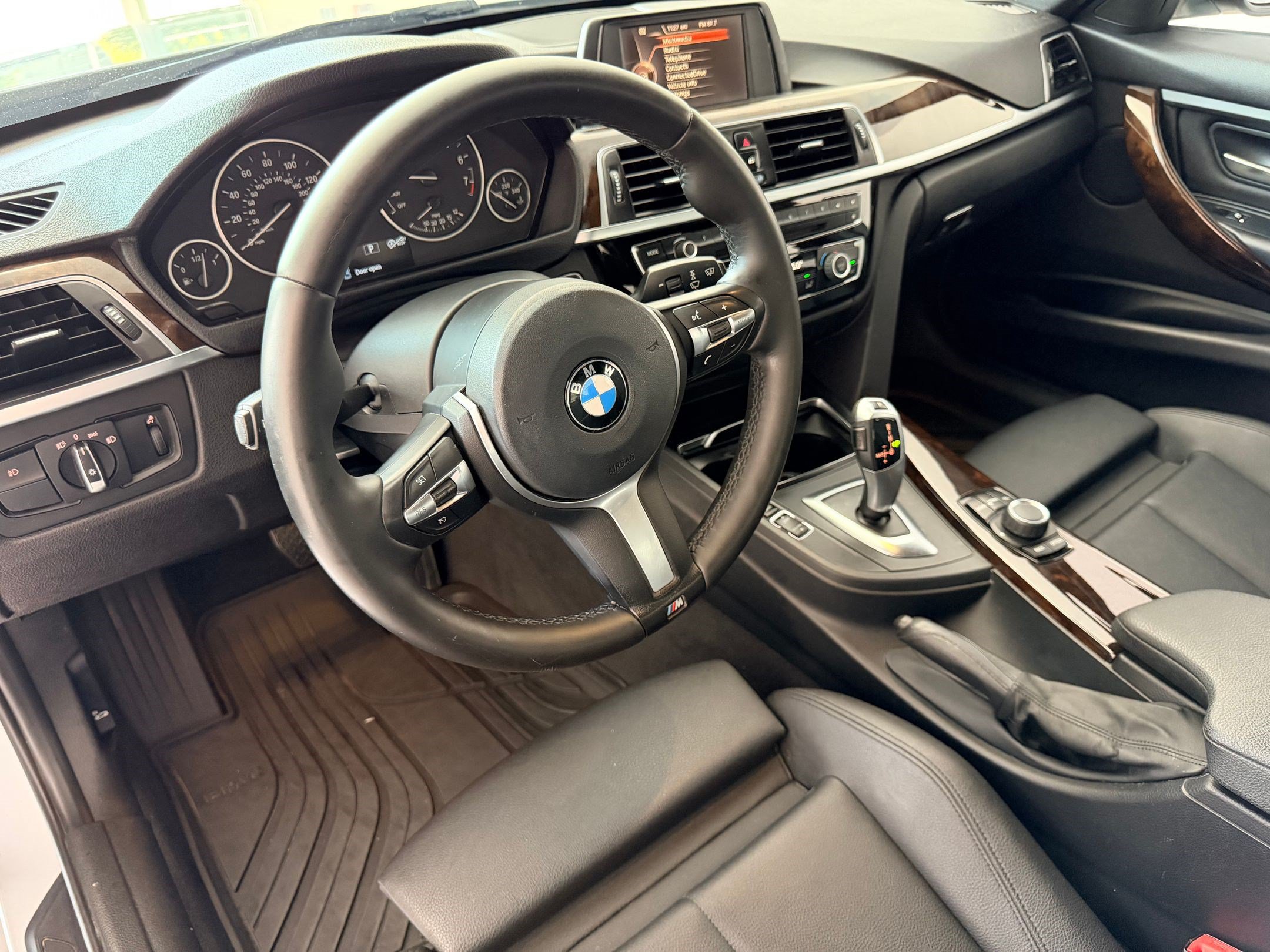 Used 2016 BMW 320i Sedan RWD image 4