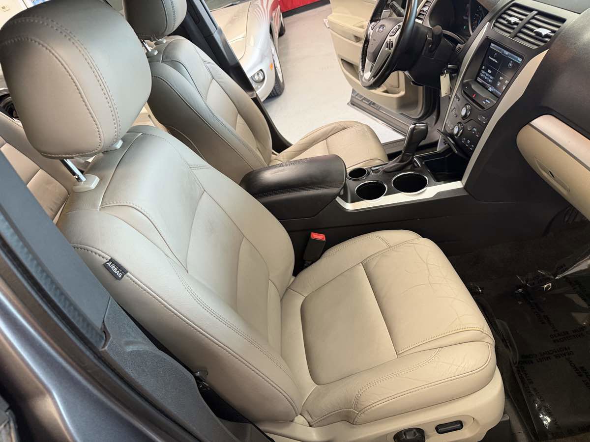 Used 2013 Ford Explorer XLT FWD image 19