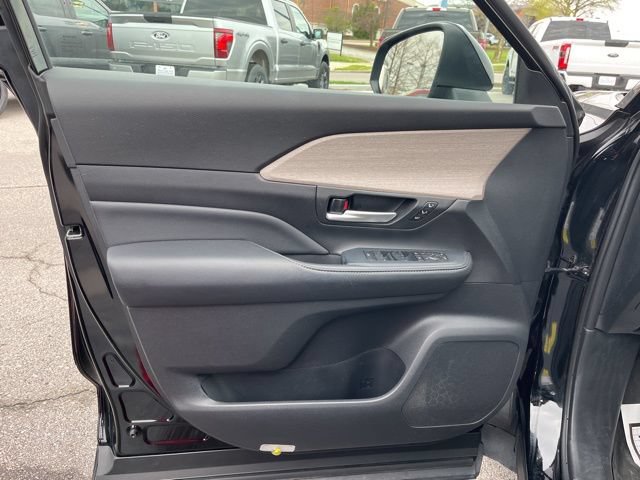 Used 2024 Toyota Grand Highlander AWD image 14