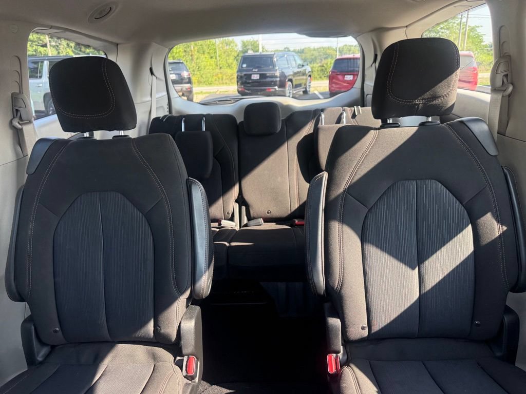 Used 2020 Chrysler Pacifica Touring w/ Advanced Safetytec Group FWD image 32