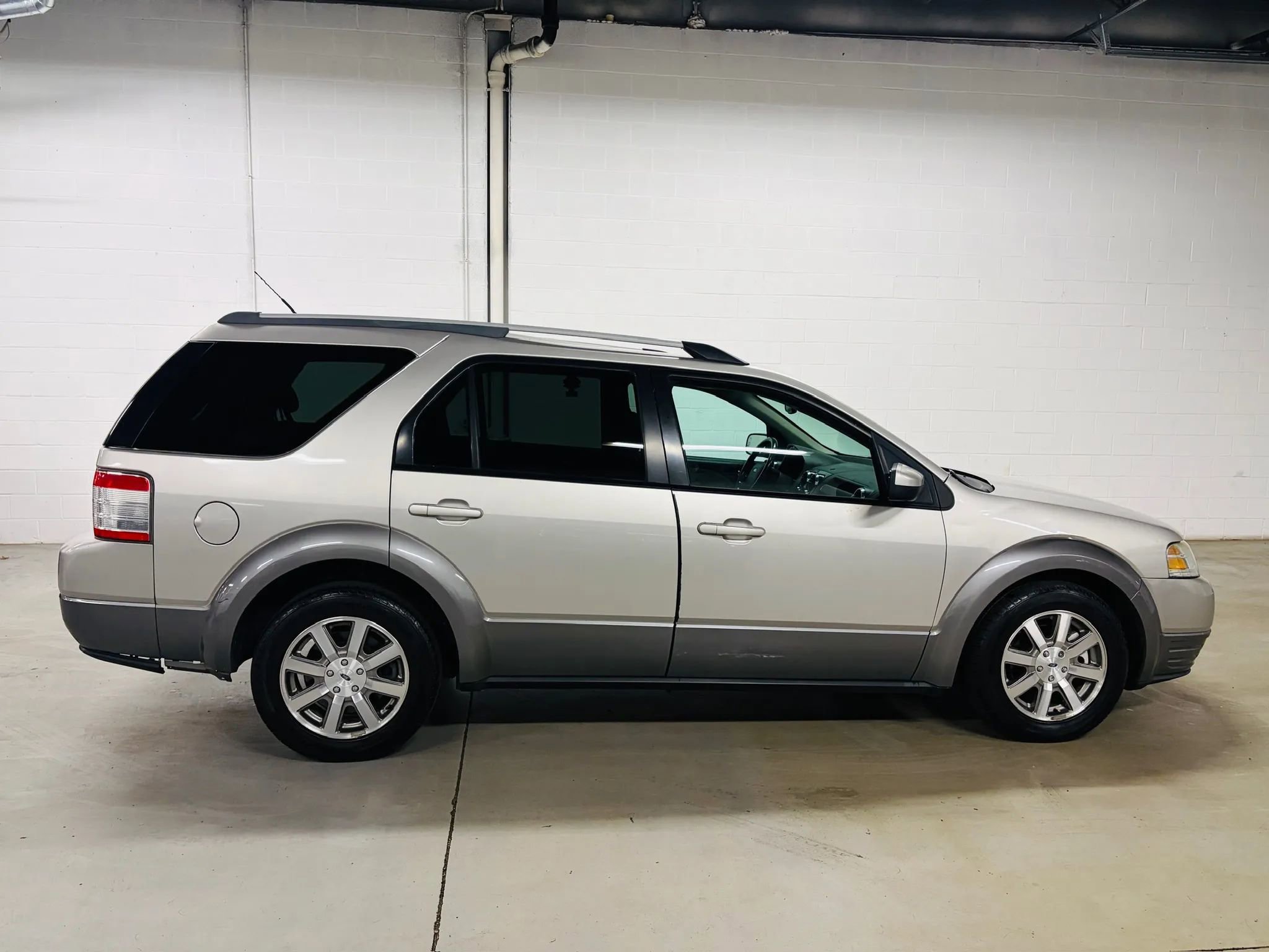 Used 2008 Ford Taurus X SEL image 4