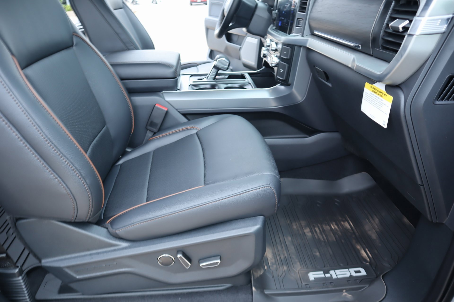 New 2025 Ford F150 Lariat w/ Equipment Group 502A High image 15