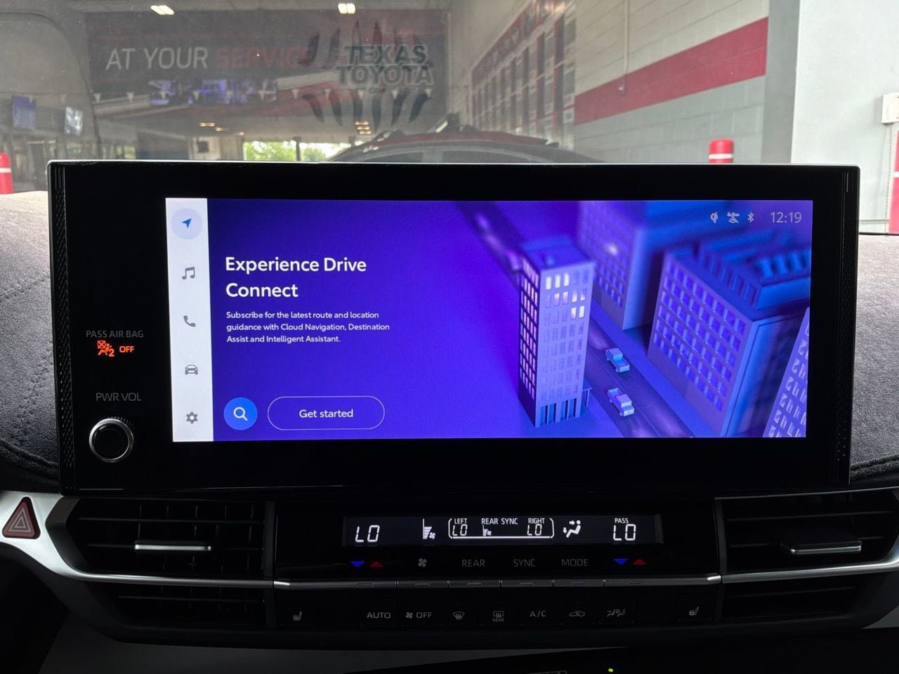 Used 2025 Toyota Sienna XLE FWD image 32
