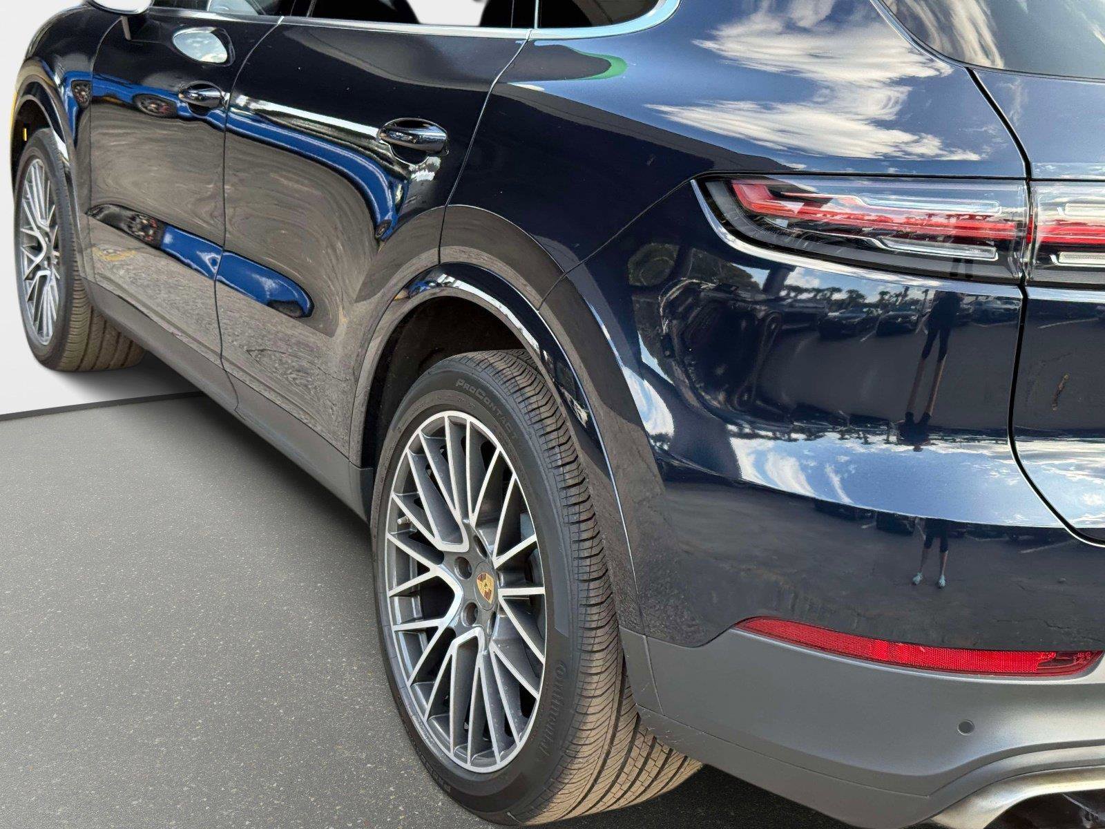 Used 2022 Porsche Cayenne w/ Premium Package image 14