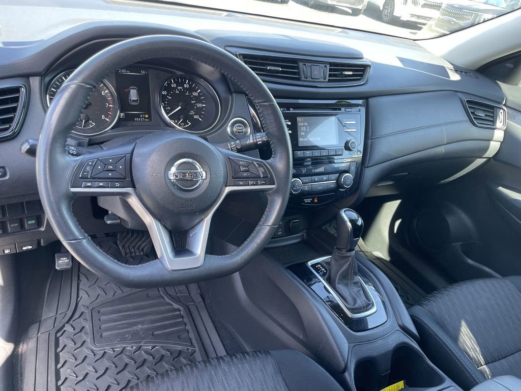 Used 2017 Nissan Rogue SV image 10