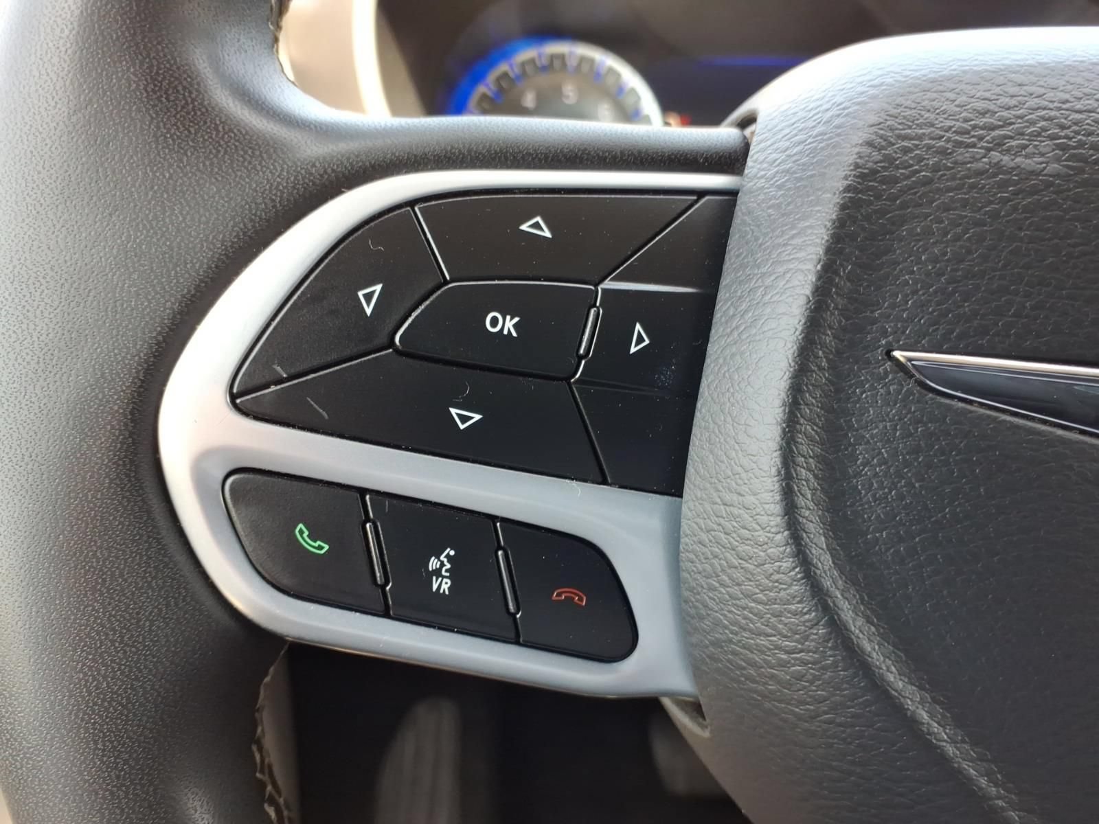 Used 2024 Chrysler Pacifica Touring-L FWD image 15