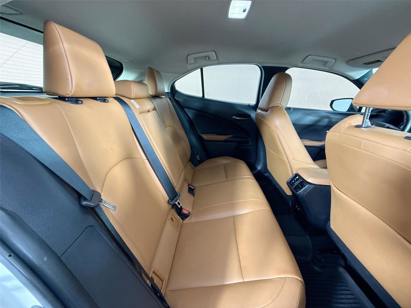 Used 2020 Lexus UX 200 image 37