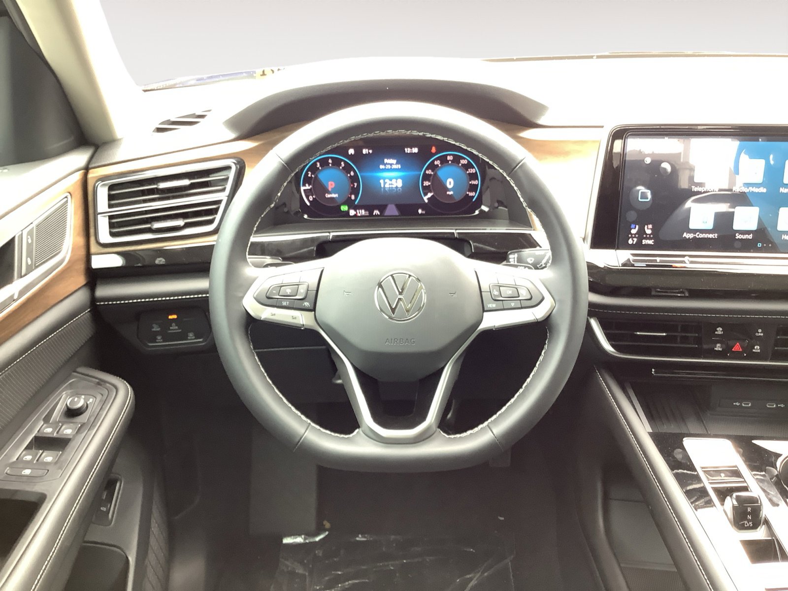 New 2025 Volkswagen Atlas SE FWD image 14