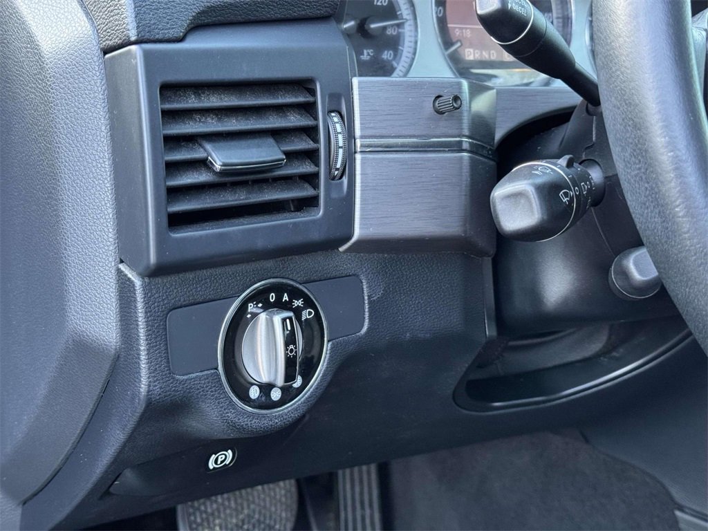 Used 2010 Mercedes-Benz GLK 350 4MATIC image 6