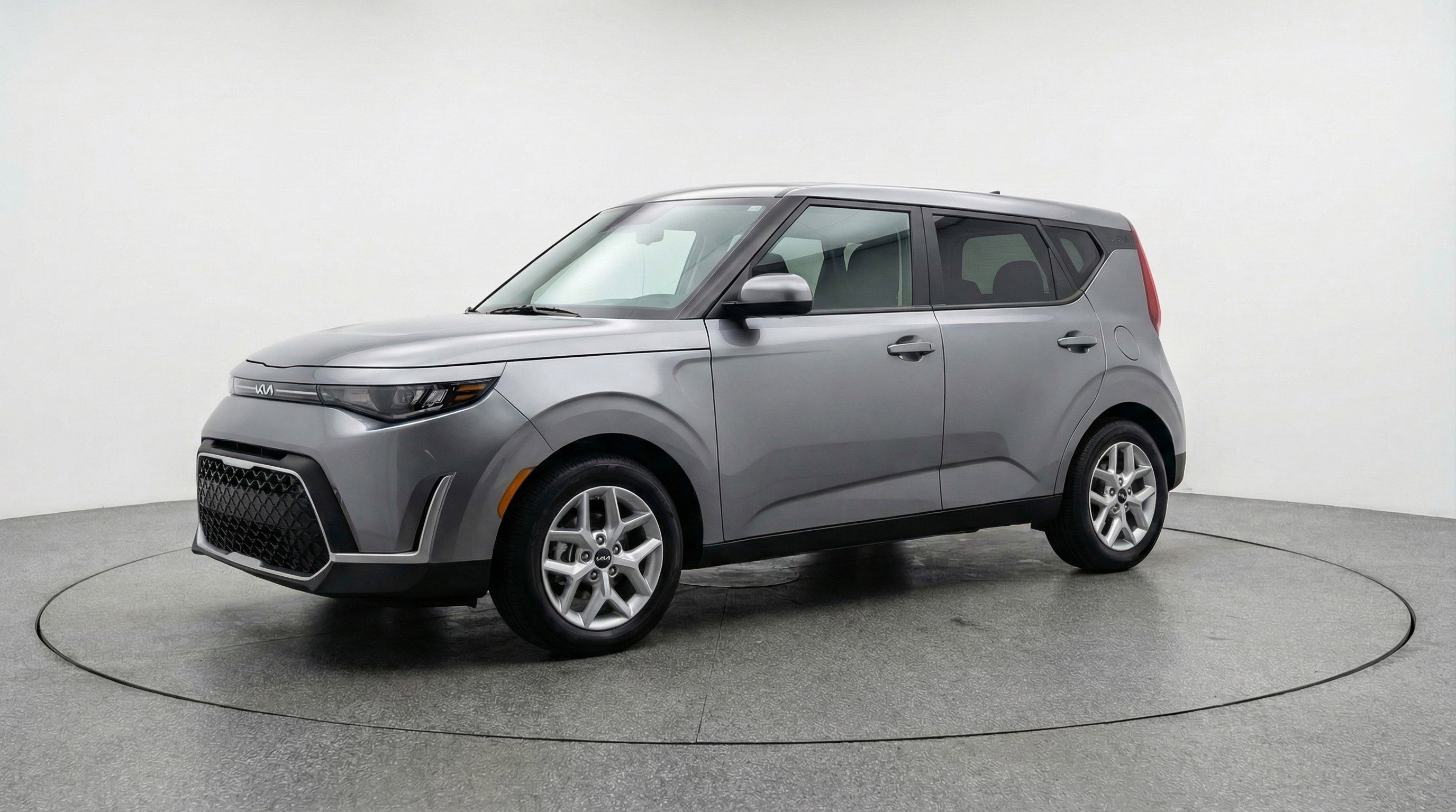 Used 2025 Kia Soul LX w/ LX Technology Package FWD image 3