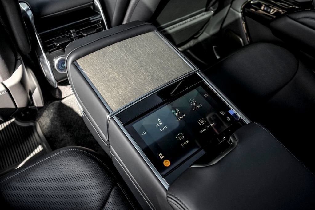 New 2026 Land Rover Range Rover SV AWD/4WD image 19