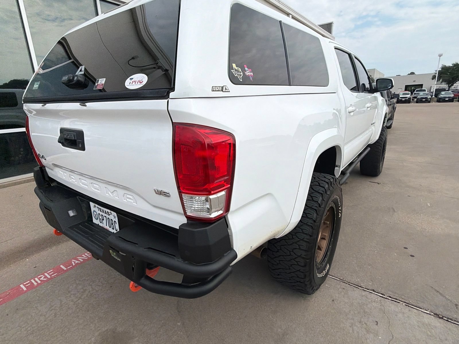 Used 2017 Toyota Tacoma SR5 w/ Tow Package AWD/4WD image 4