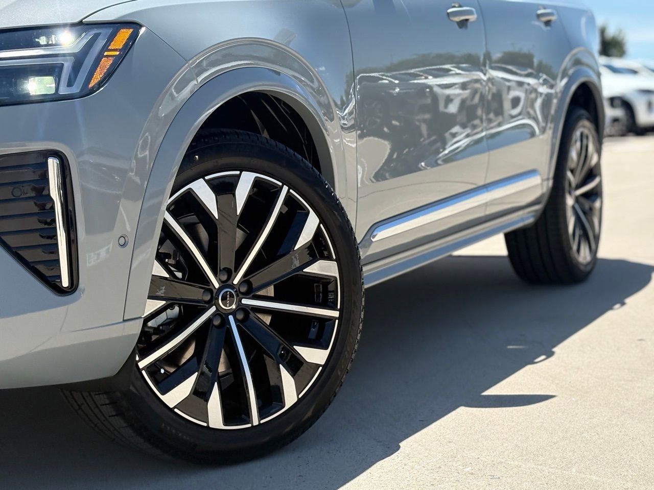 New 2026 Volvo XC90 B6 Plus w/ Protection Package Premier image 7