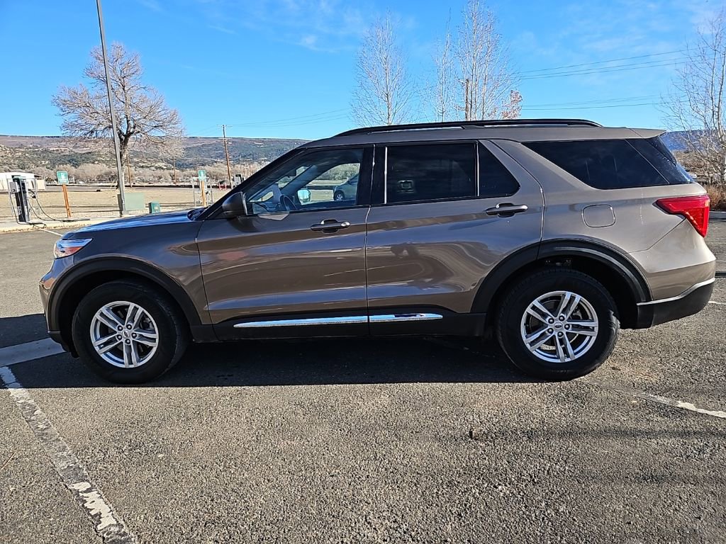 Used 2021 Ford Explorer XLT w/ Equipment Group 202A image 8