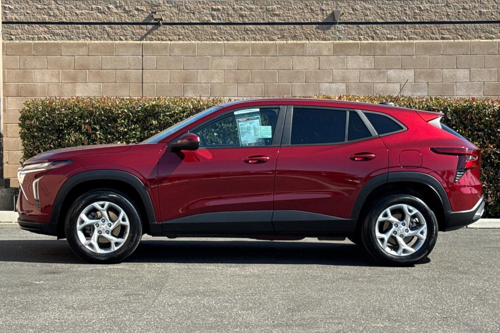Used 2024 Chevrolet Trax LS w/ LS Convenience Package FWD image 7