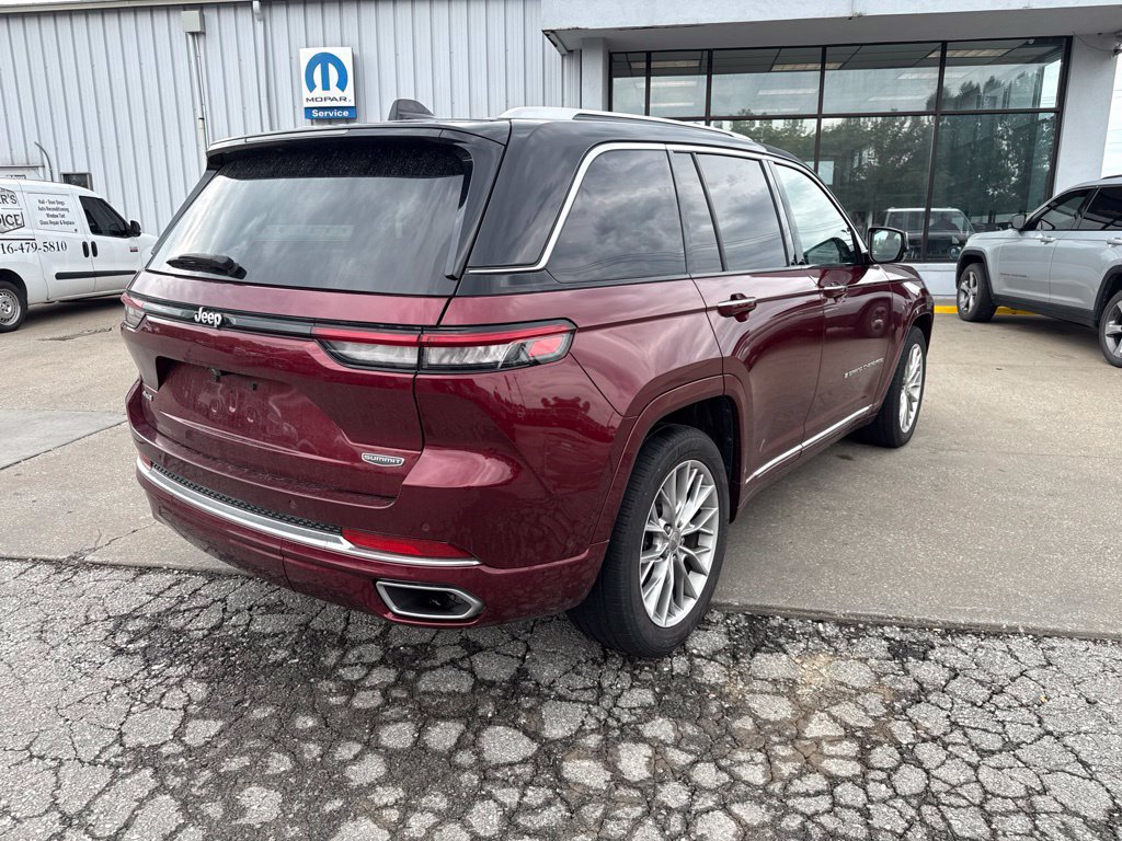Used 2023 Jeep Grand Cherokee Summit AWD/4WD image 8