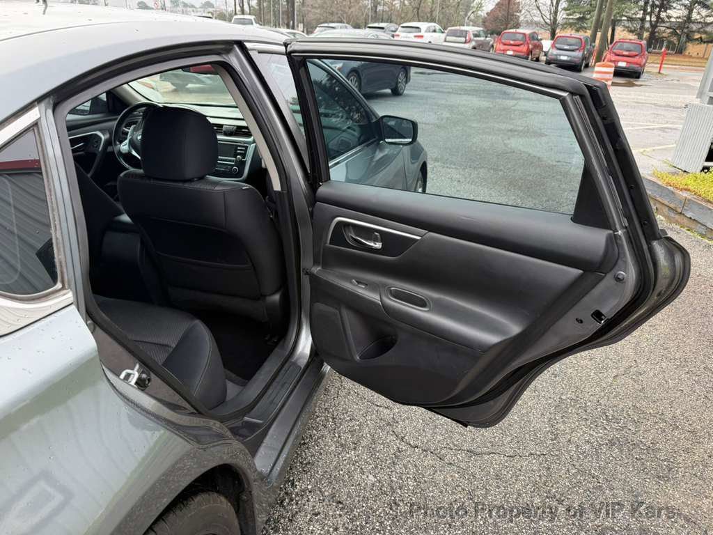 Used 2016 Nissan Altima 2.5 SR FWD image 11