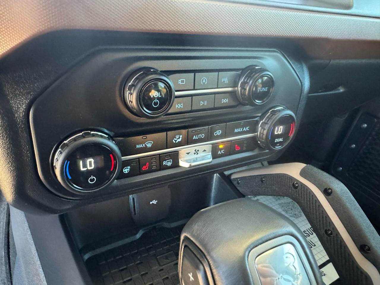 Used 2024 Ford Bronco Outer Banks w/ Sasquatch Package image 25