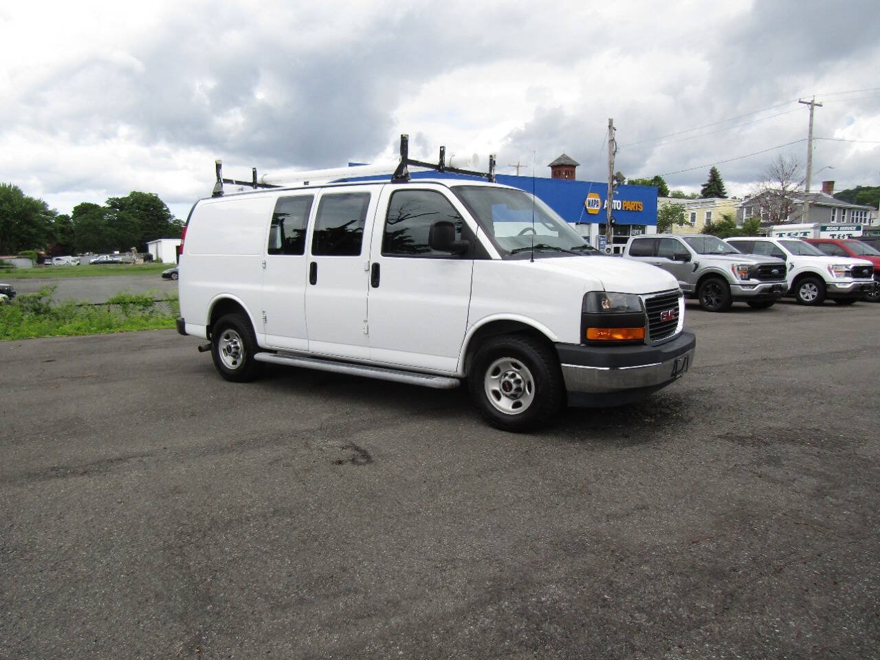 Used 2018 GMC Savana 2500 w/ Driver Convenience Package RWD image 9