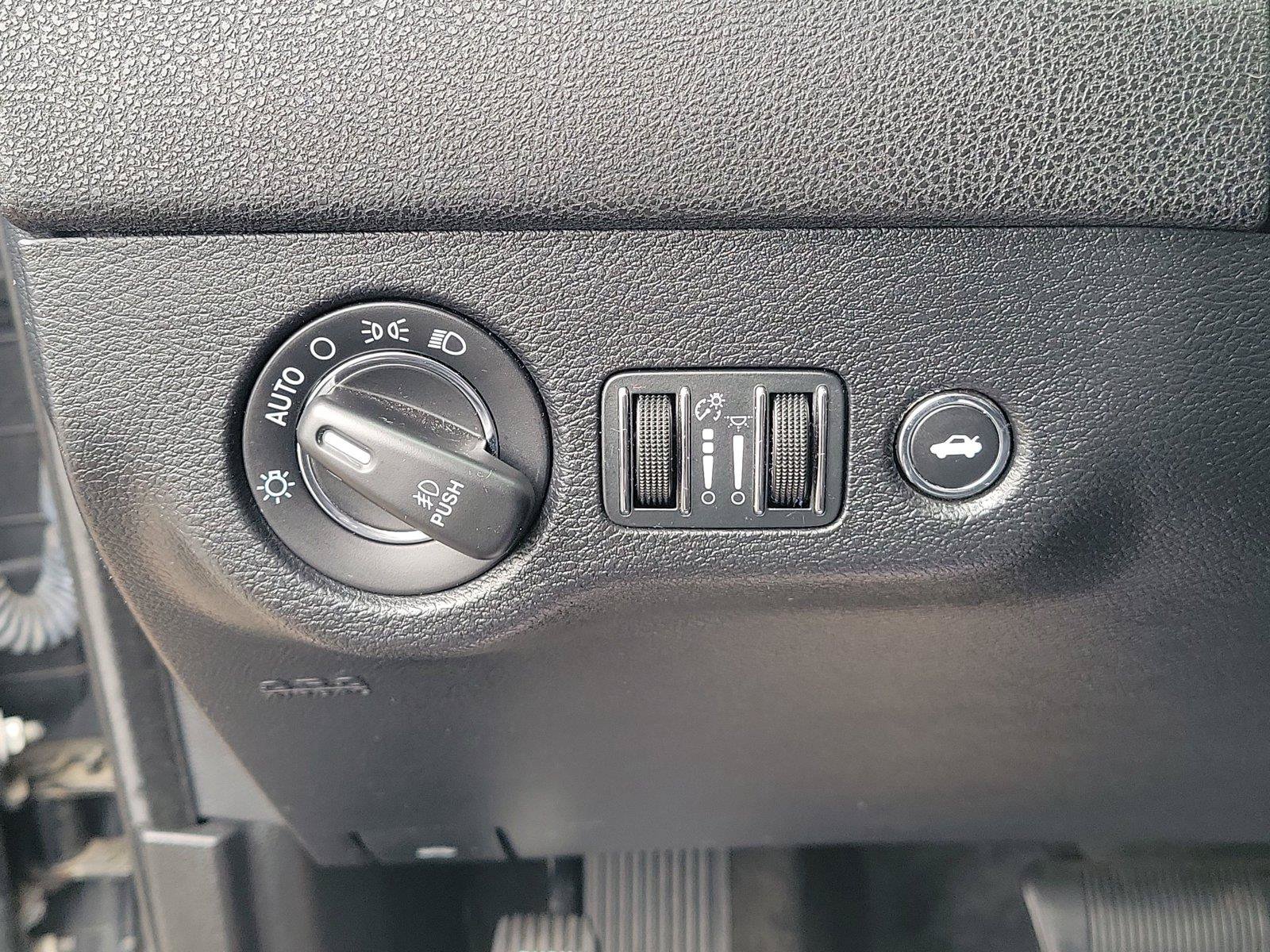 Used 2016 Chrysler 300 Limited RWD image 20