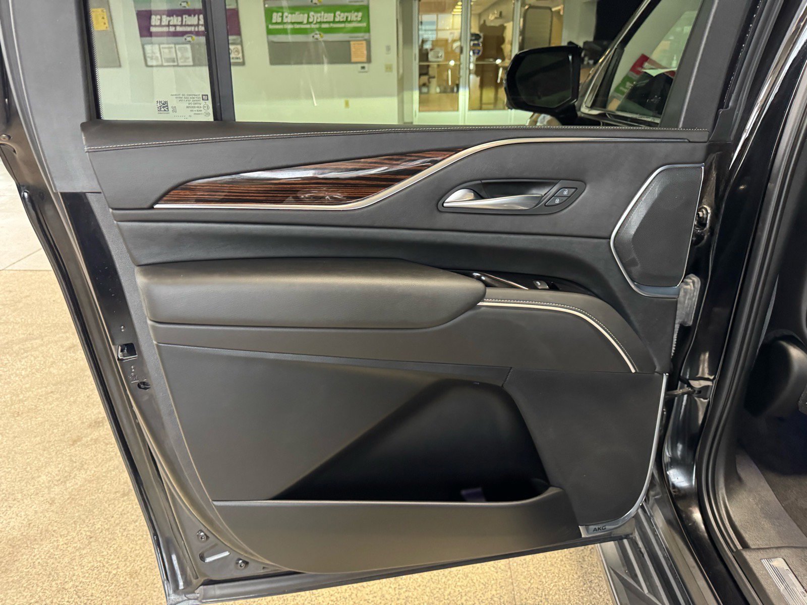 Used 2021 Cadillac Escalade ESV Premium Luxury AWD/4WD image 12