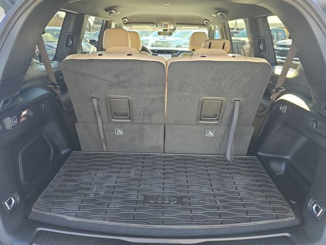 Used 2025 Jeep Grand Cherokee L Limited AWD/4WD image 16